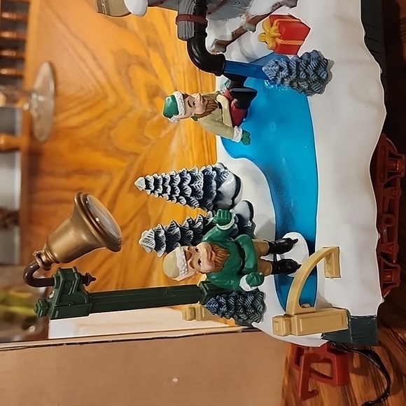 Holiday Express Water Tanker Skating Car - Picture 3 of 12